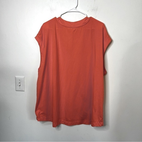 Athleta Avenue Tee shirt - Picture 5 of 5